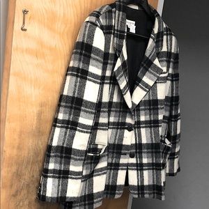 Nice warm women’s blazer jacket from Henri Bendel